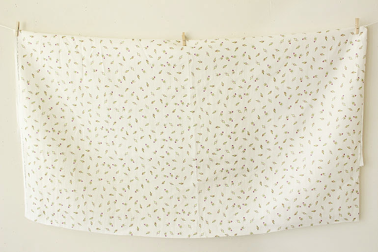 LINNETリネンプリント 薔薇つぼみ